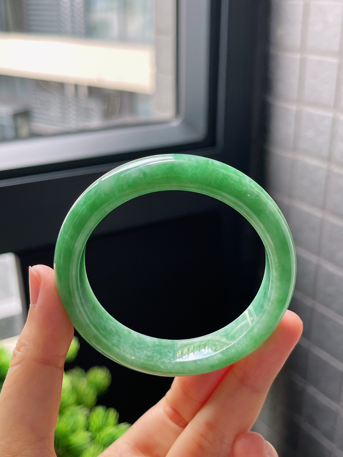 圈口52，糯化满绿正圈小圈口翡翠手镯