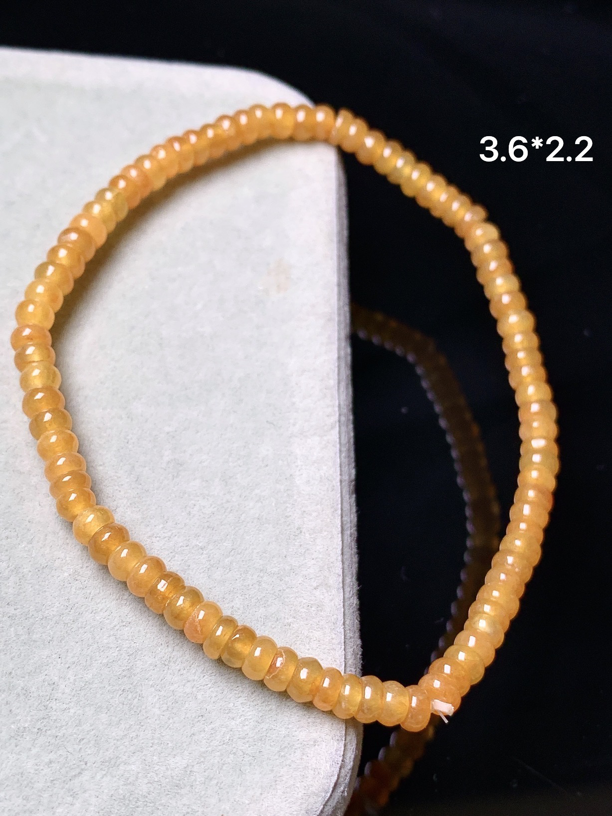 黄翡算盘珠手链 玉质细腻 色泽艳丽清新 整体尺寸3.6*2.2 h6