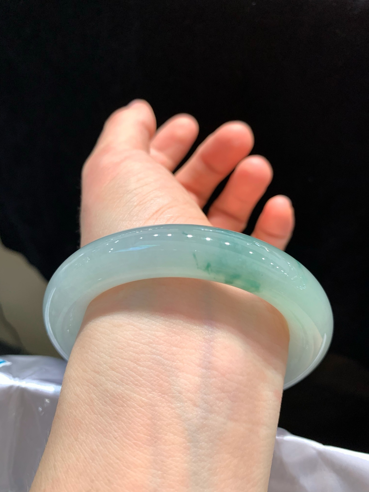 尺寸56.1/11.6，飘花圆条手镯
水润细腻 种老
TG-720-920