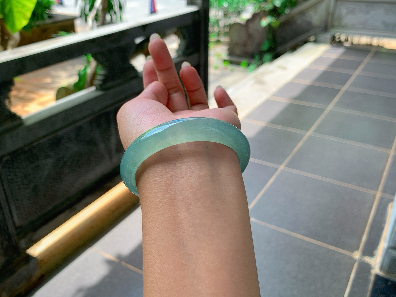 ｜55圈口
冰晴底贵妃手镯，水汪汪冰透透的，像深邃的湖水，透出一股浓郁的神秘感，
编号【06-29-09】