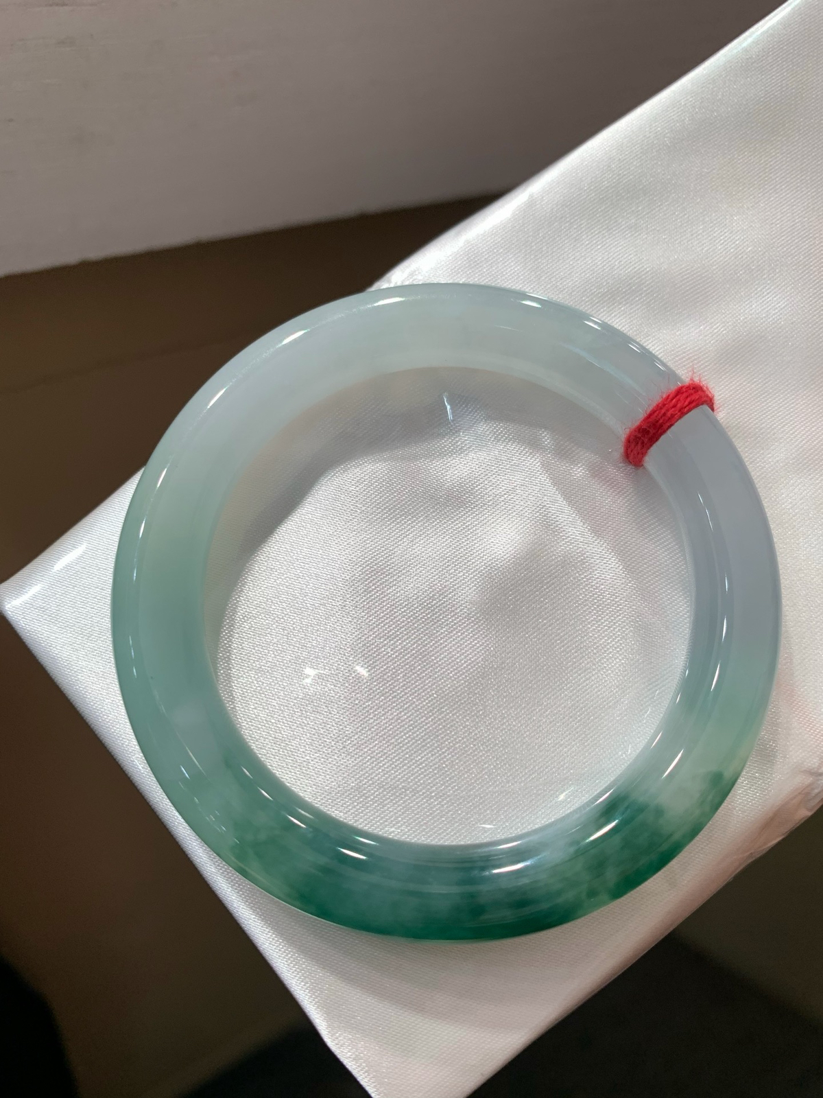 尺寸53.1/9.7，冰飘花圆条手镯
冰透水润 清新甜美