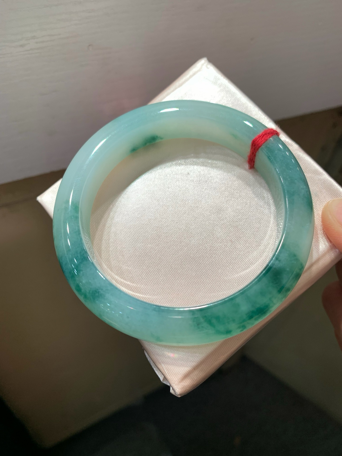 尺寸57.6/12.6/9.6，冰飘花手镯 
种好水润