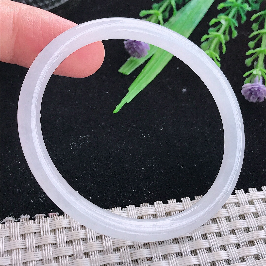 实拍A货翡翠55/49/5.5/6老坑冰润起胶白月光贵妃手镯平安镯叮当镯