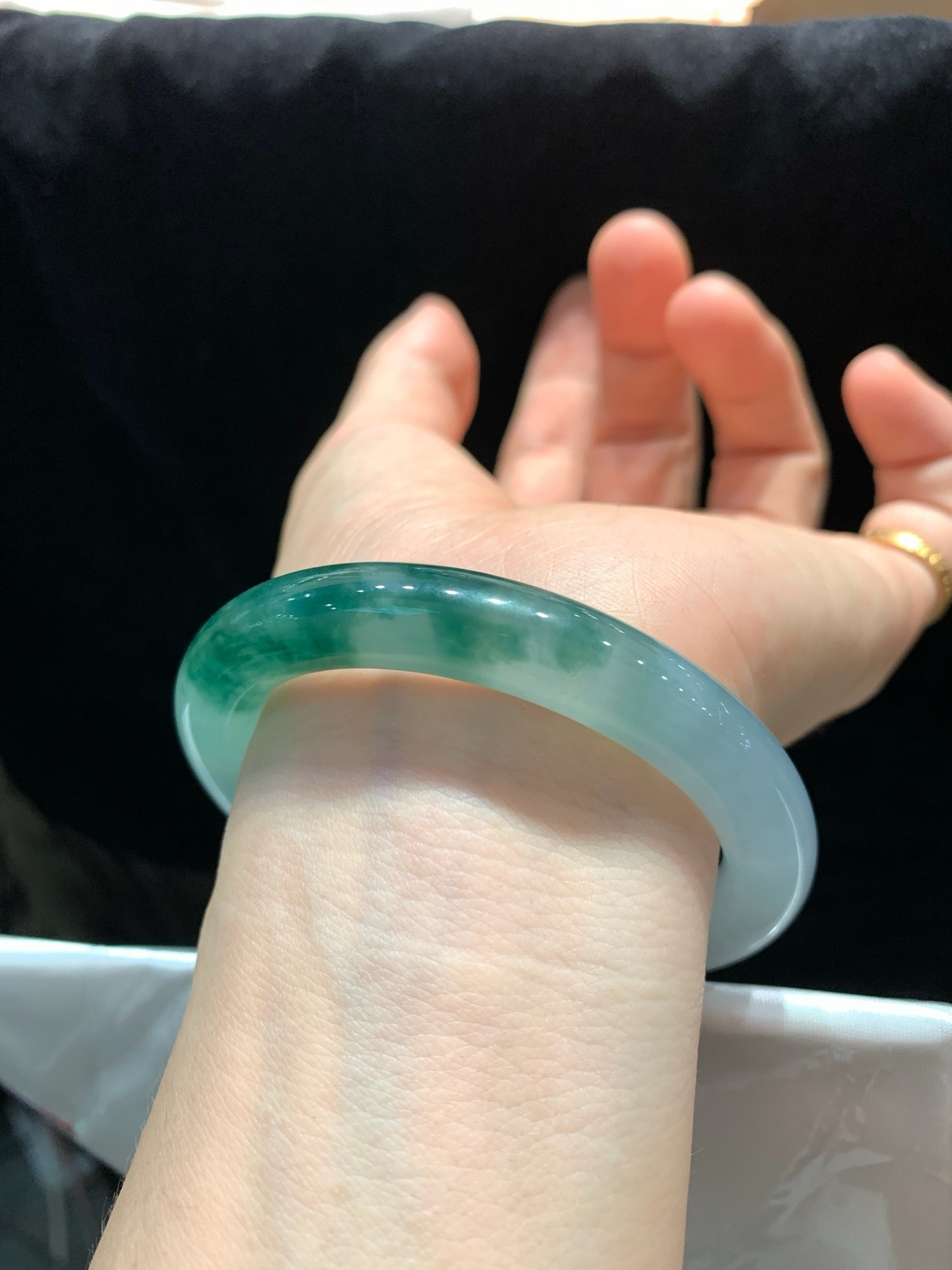 尺寸53.1/9.7，冰飘花圆条手镯
冰透水润 清新甜美