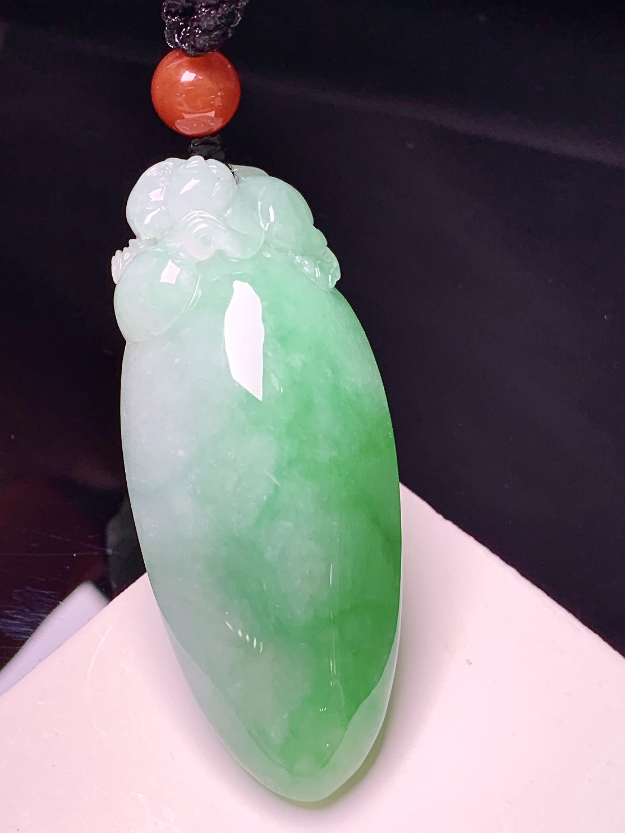 飘绿福瓜吊坠 玉质细腻 色泽艳丽清新 整体尺寸46.5*19*13 c1