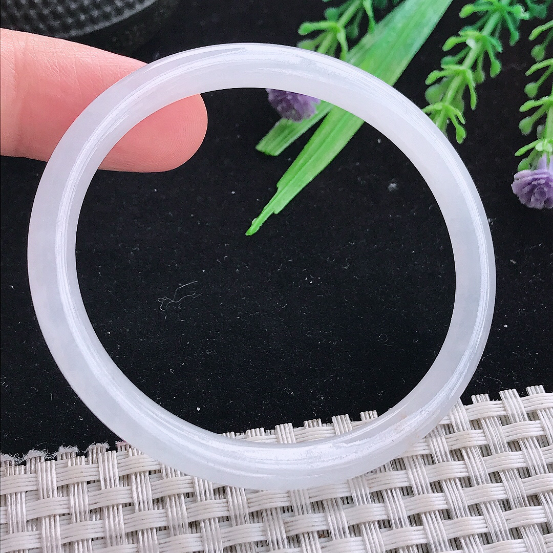 实拍A货翡翠55/49/5.5/6老坑冰润起胶白月光贵妃手镯平安镯叮当镯