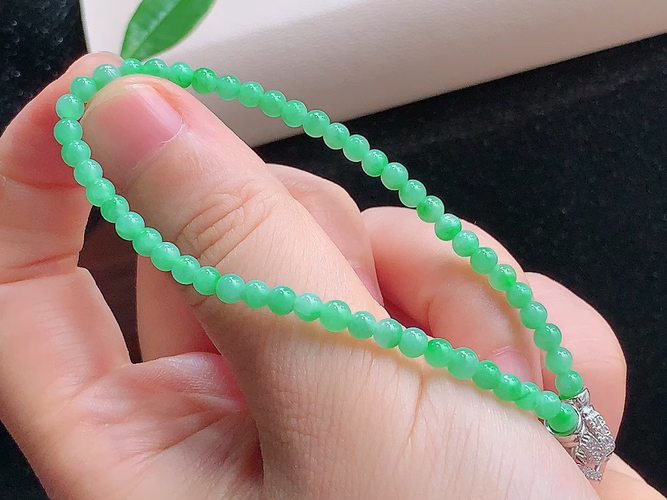 ️ 飘绿手串，尺寸取一3.4mm，包A附证书