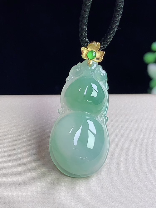 18k金镶冰飘花葫芦，无裂，尺寸25-12.4-5.7mm，L30kxd9