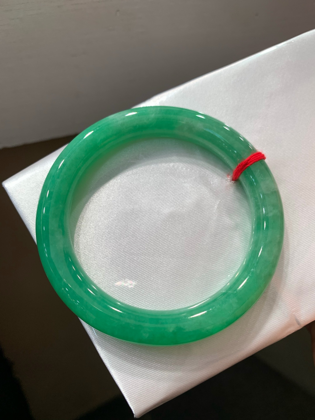 尺寸52.6/9.6，满色圆条手镯
水润细腻  有种有色