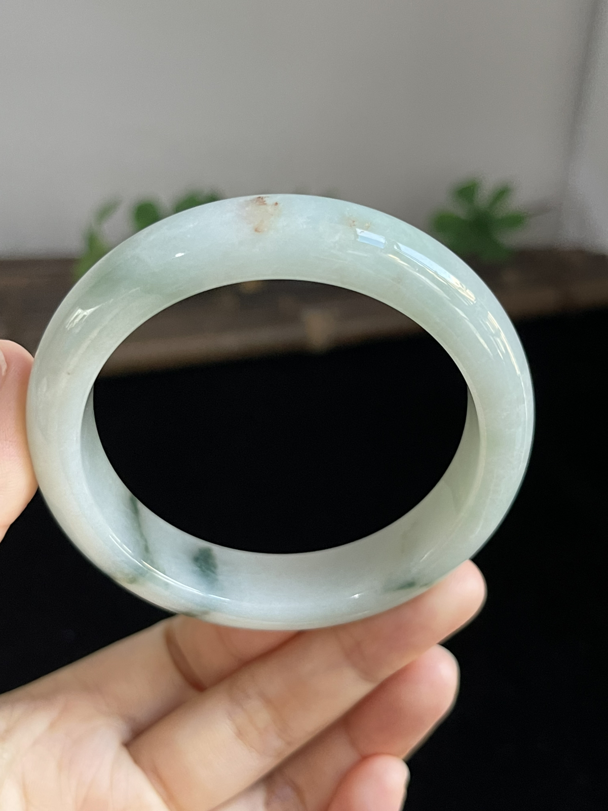 正圈55圈口，翡翠糯化种飘绿手镯