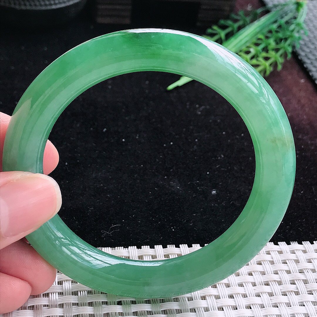 实拍A货翡翠57/10.5老坑冰胶满绿阳绿圆条手镯平安镯翡翠玉镯美人镯