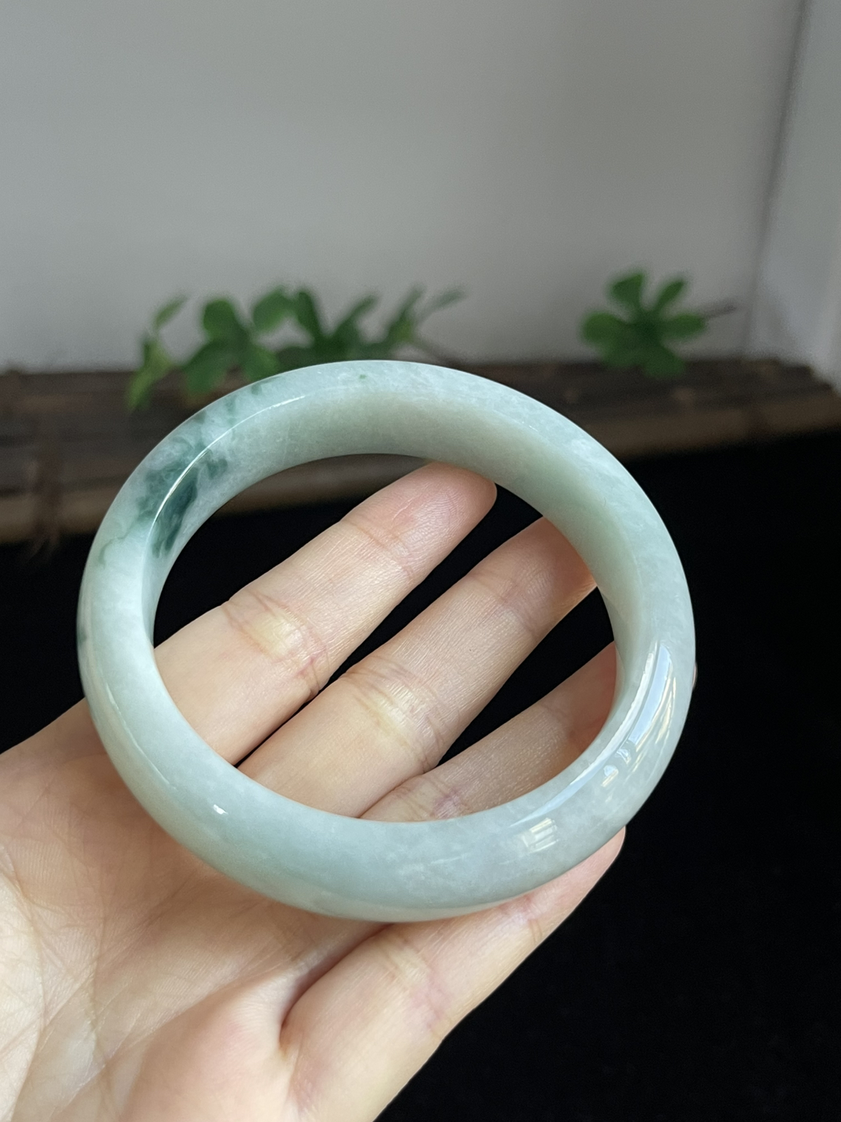 正圈59圈口，翡翠糯化种飘绿手镯