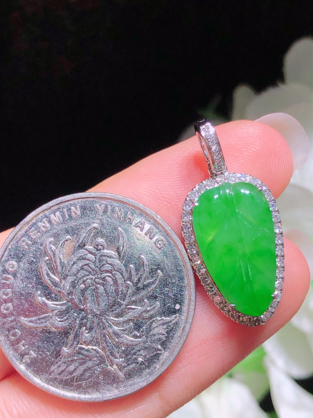 18K金镶 冰绿树叶吊坠 无裂 水润色艳 品相饱满 配送银链苹果拍摄，实物更好看，16-9.4-2.4