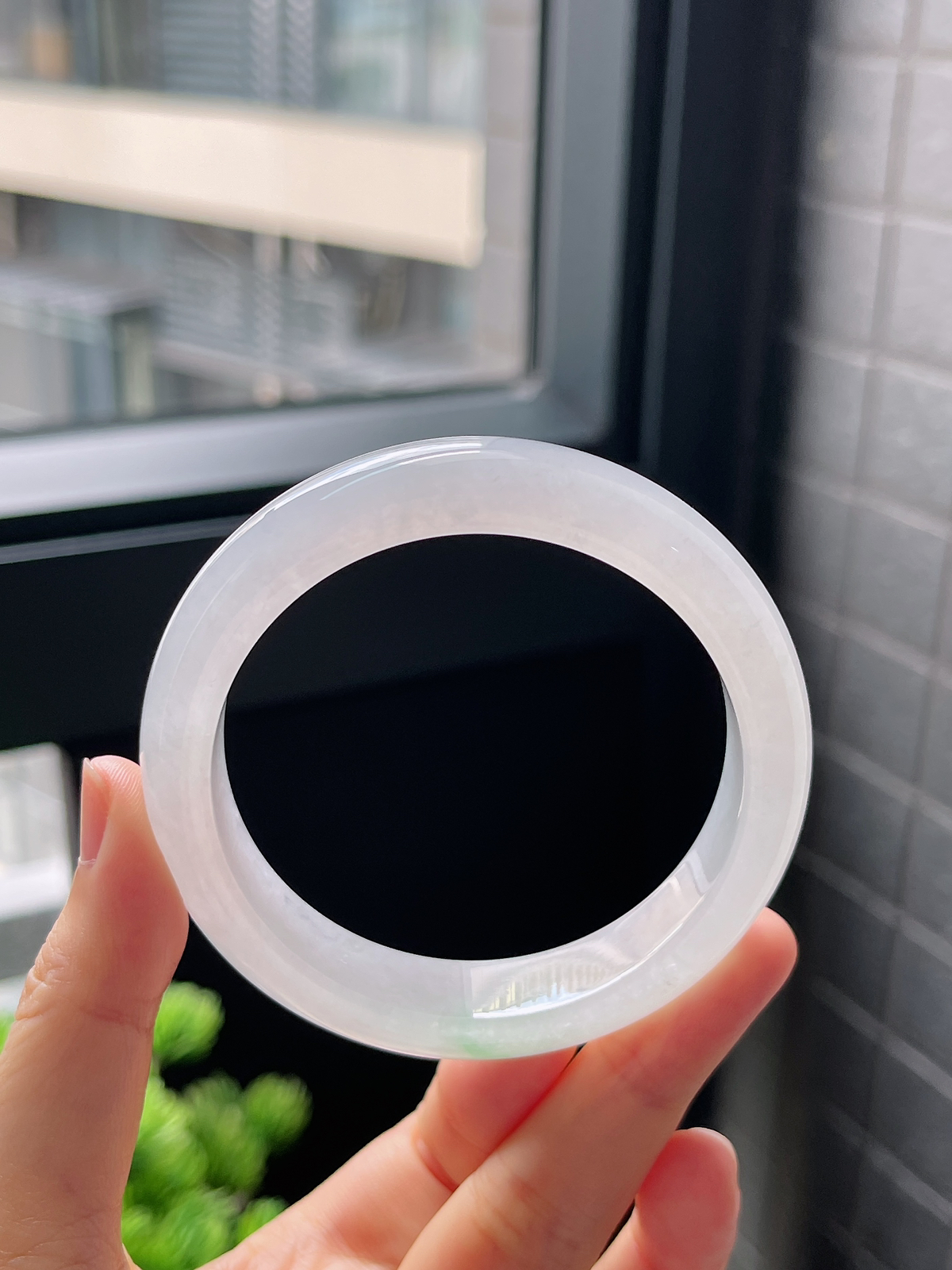 圈口55.7，冰糯飘花飘绿翡翠正圈手镯