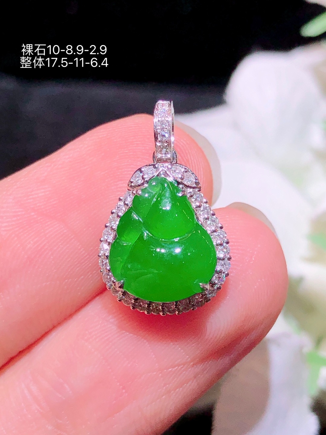 18K金镶 阳绿葫芦吊坠 无裂 水润色艳 品相饱满 配送银链苹果拍摄，实物更好看，10-8.9-2.