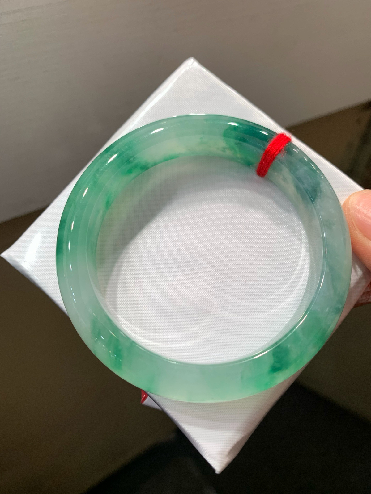 尺寸55/12/8.7，冰种飘花手镯
种好水足 清新甜美
TG-1282-3400