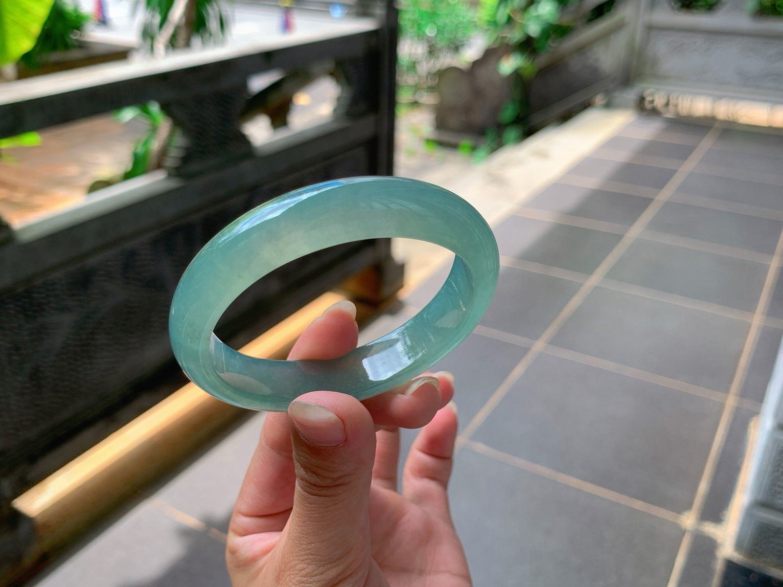 ｜55圈口
冰晴底贵妃手镯，水汪汪冰透透的，像深邃的湖水，透出一股浓郁的神秘感，
编号【06-29
