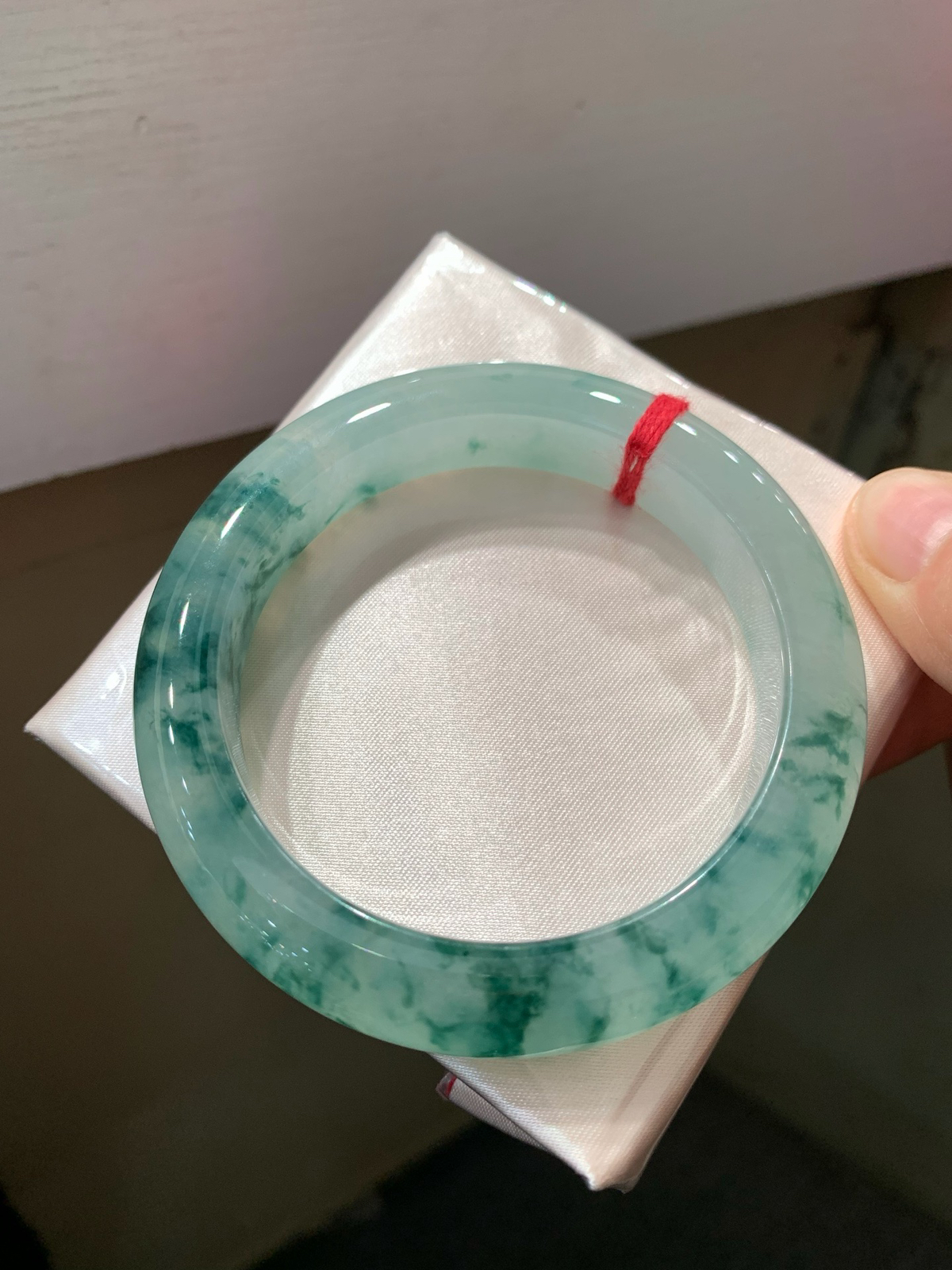 尺寸56.9/12.6/8.8，冰种飘花手镯
种好水足 
TG-1446-1800