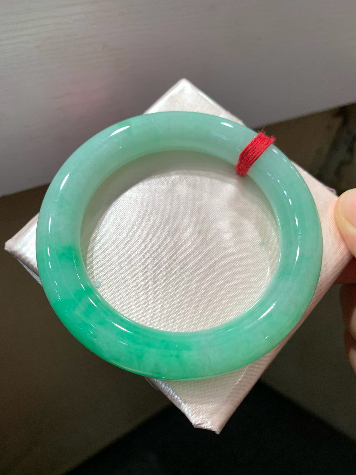 尺寸56.6/11.3，带色圆条手镯
水润细腻 清新甜美