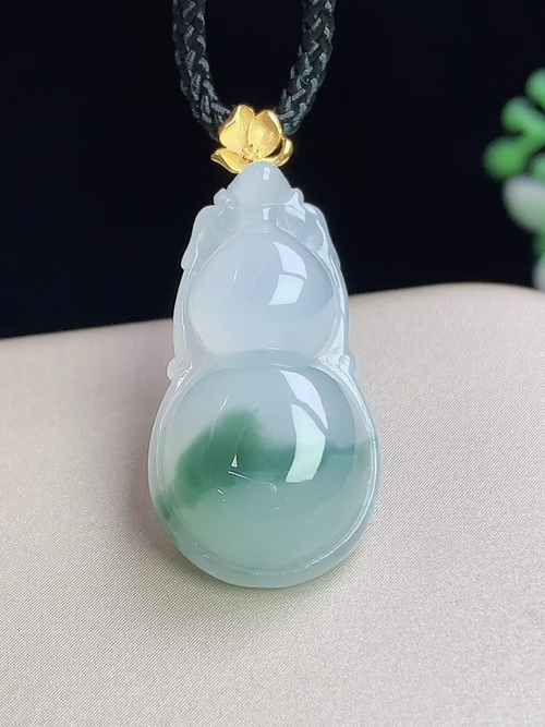 18k金镶冰飘花葫芦，无裂，尺寸23.8-13-6.2mm，L30cdg