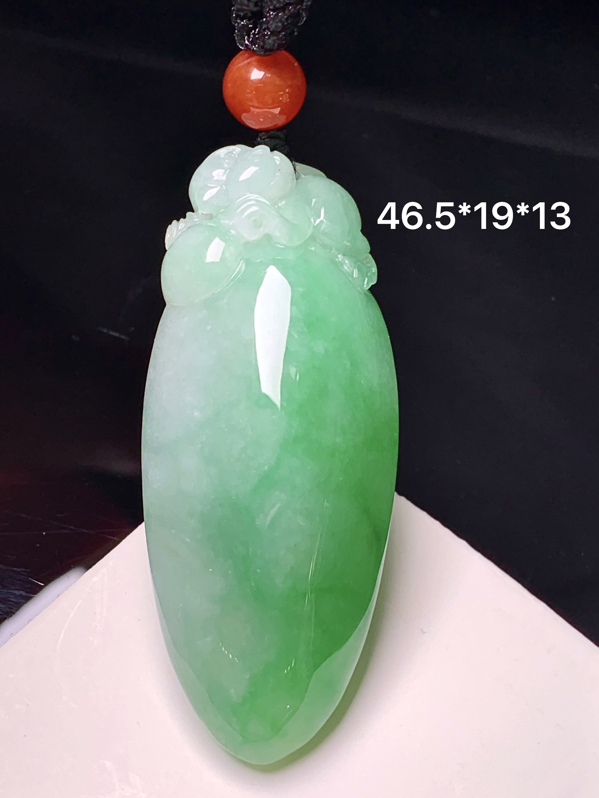 飘绿福瓜吊坠 玉质细腻 色泽艳丽清新 整体尺寸46.5*19*13 c1