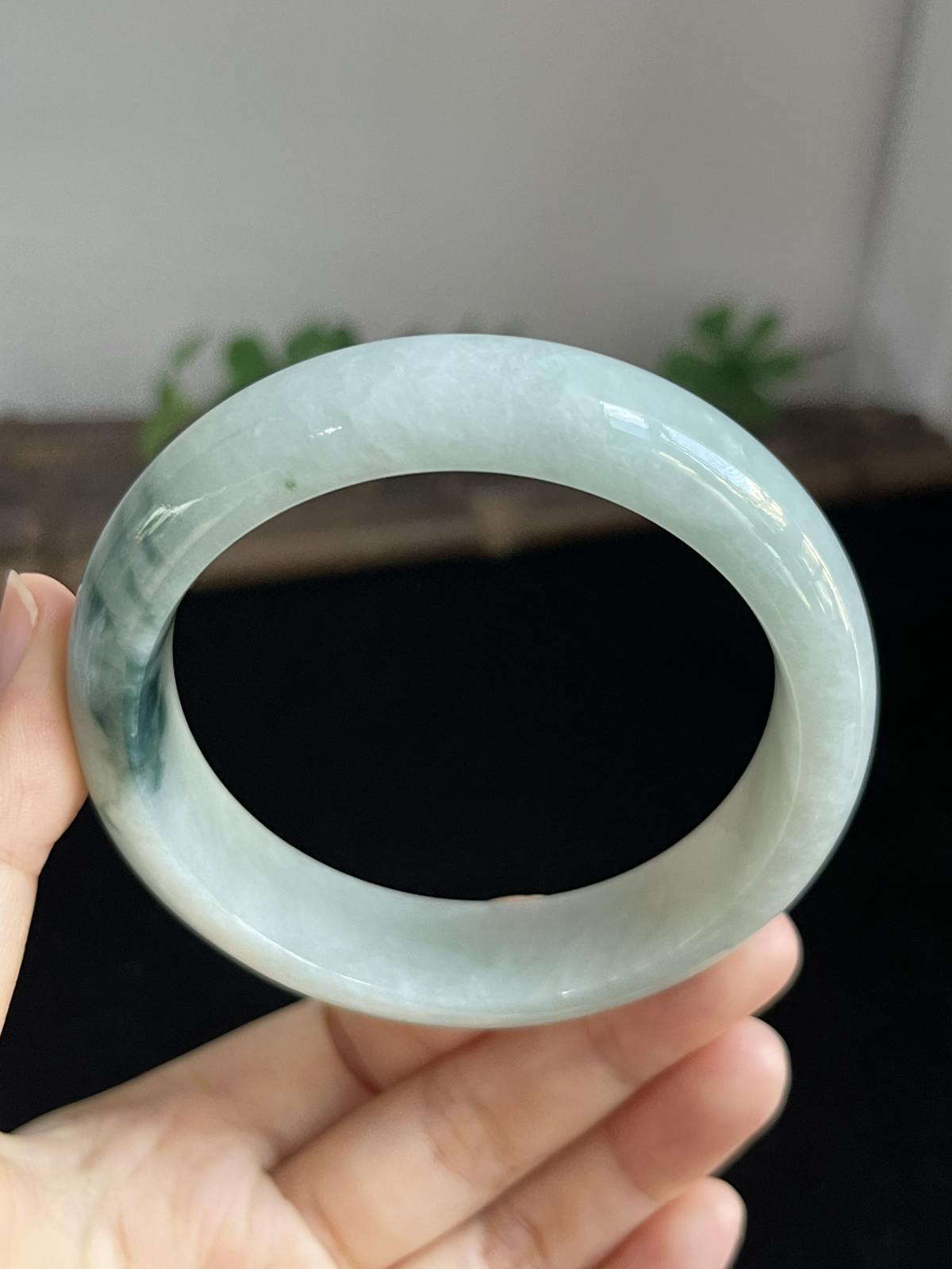 正圈59圈口，翡翠糯化种飘绿手镯