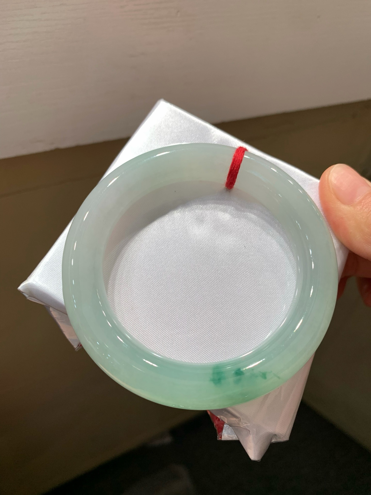 尺寸56.1/11.6，飘花圆条手镯
水润细腻 种老
TG-720-920