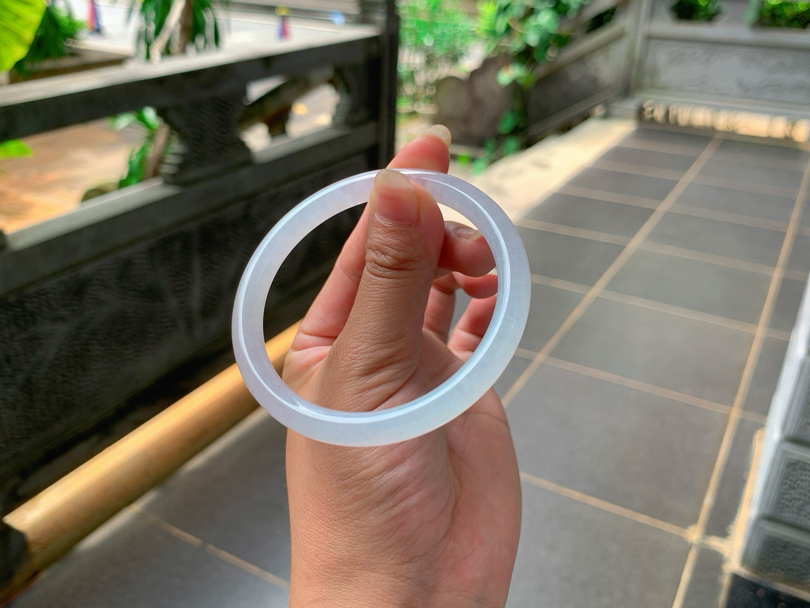｜56圈口
白月光美人条，条粗:7，条型纤细柔和，整体清透冰润，高冷美人的感觉，
编号【06-30-04】