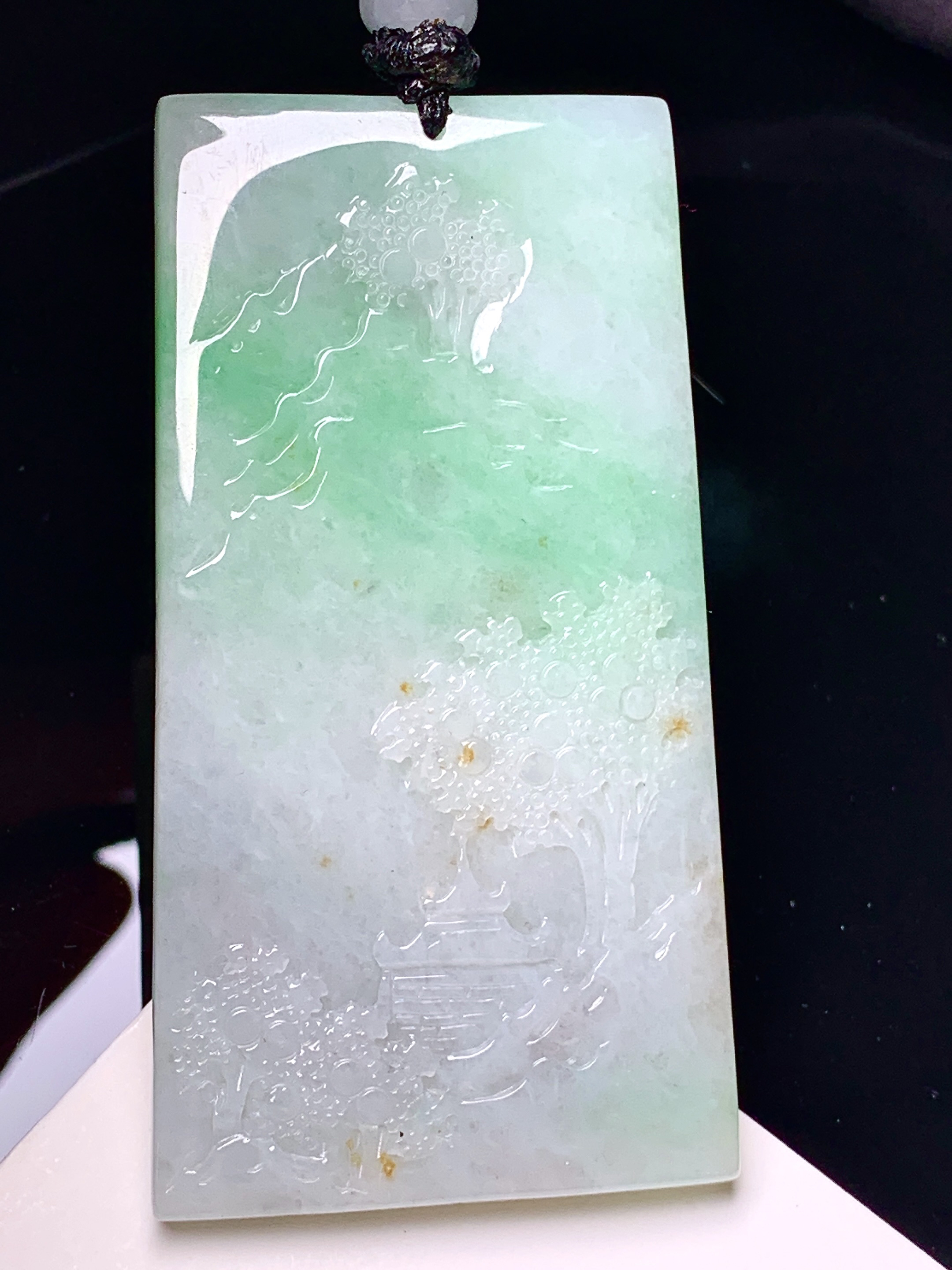 黄翡山水牌子吊坠 玉质细腻 色泽艳丽清新 整体尺寸63.5*33.8*6 L1