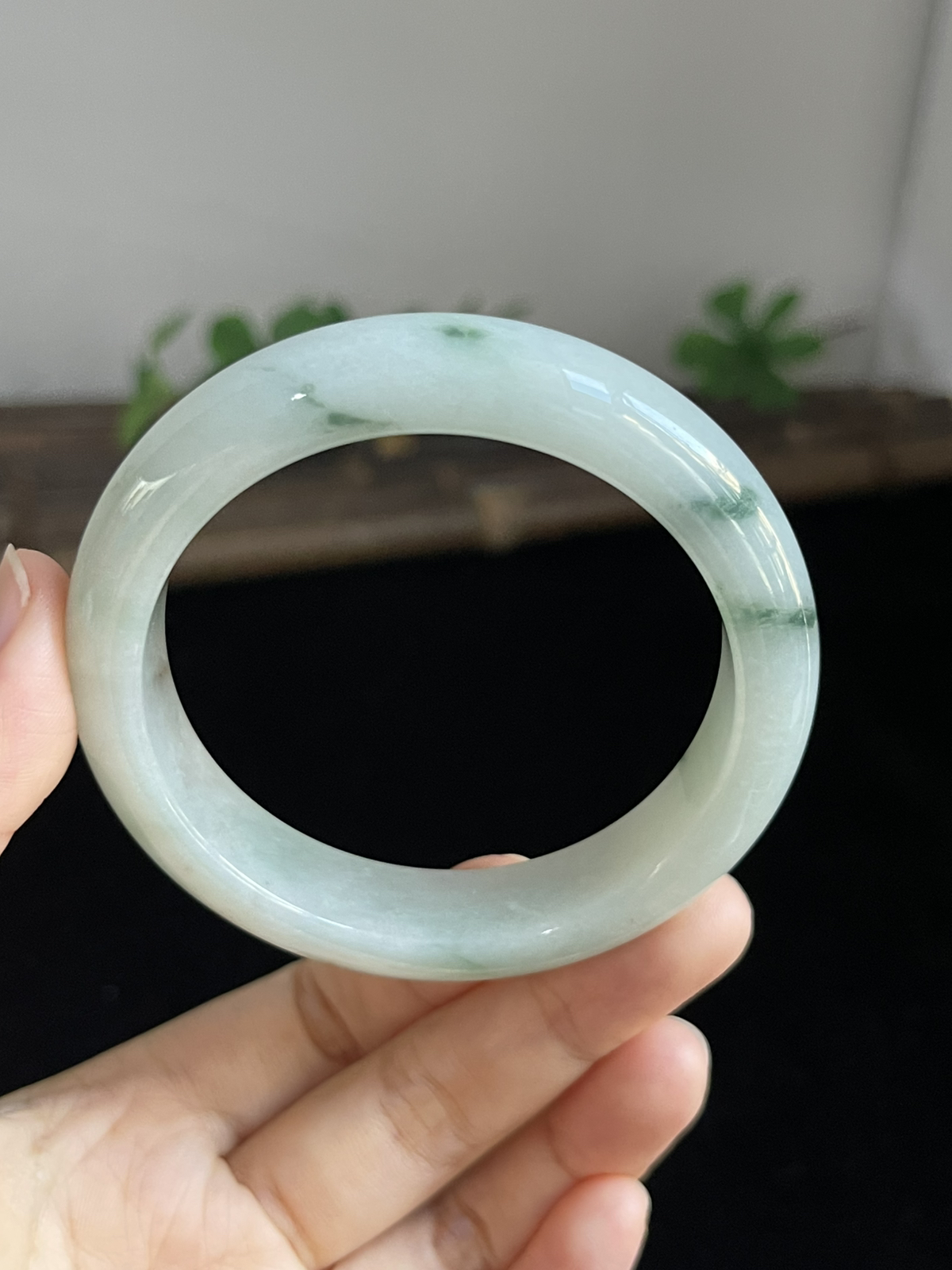 正圈55圈口，翡翠糯化种飘绿手镯