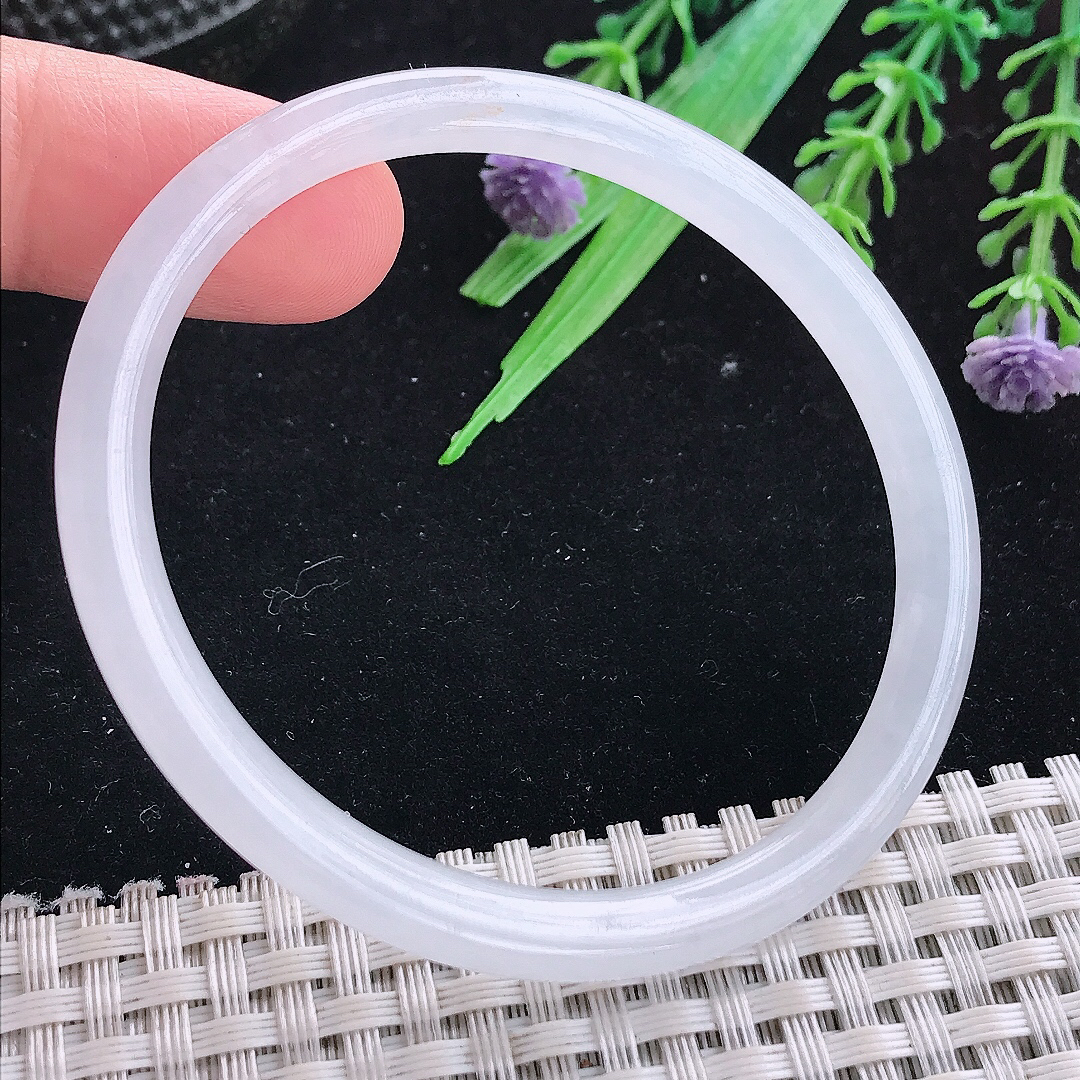 实拍A货翡翠55/49/5.5/6老坑冰润起胶白月光贵妃手镯平安镯叮当镯