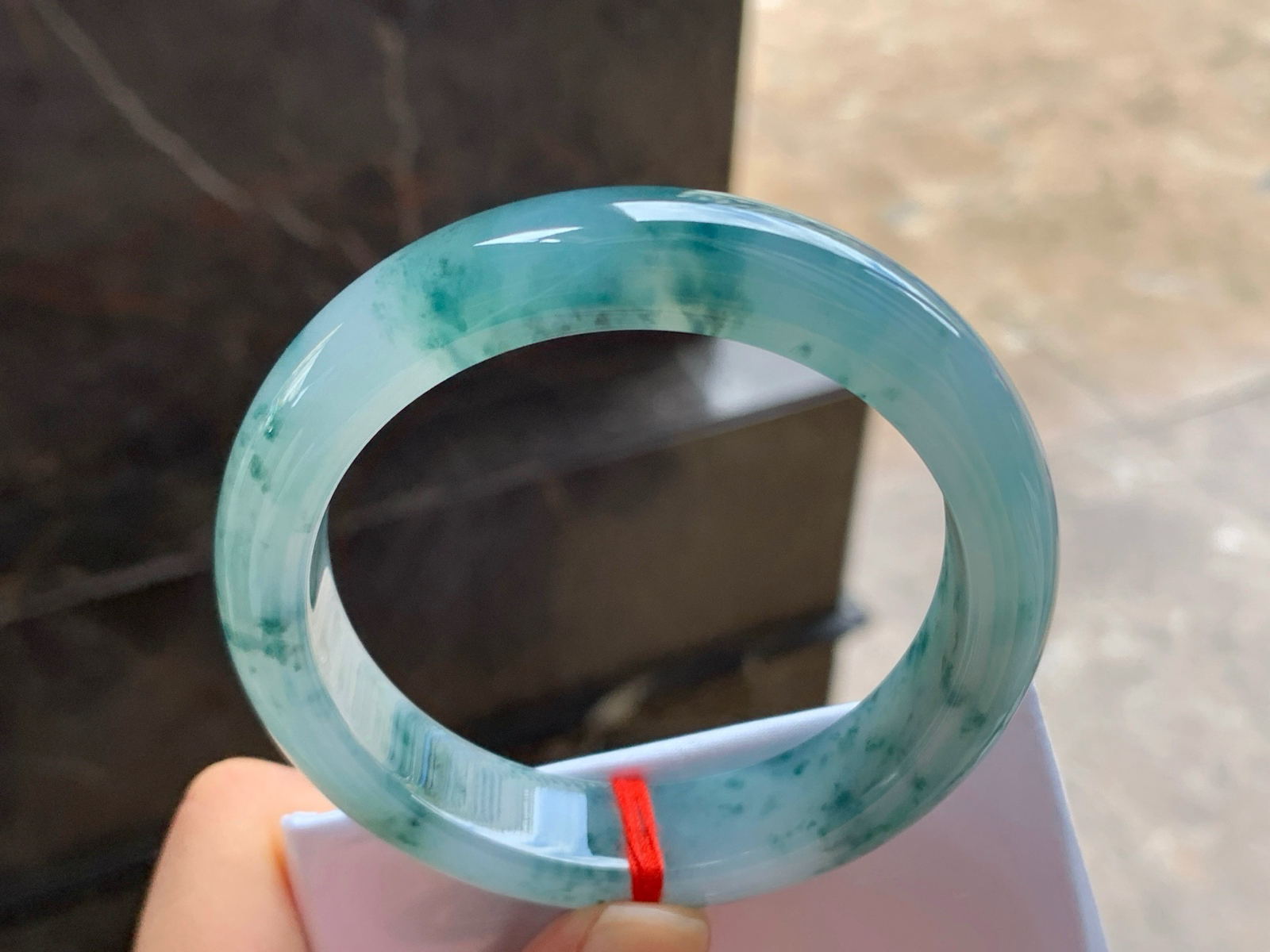 55.5-13.3-8.8
蓝花手镯^_^飘花浓郁