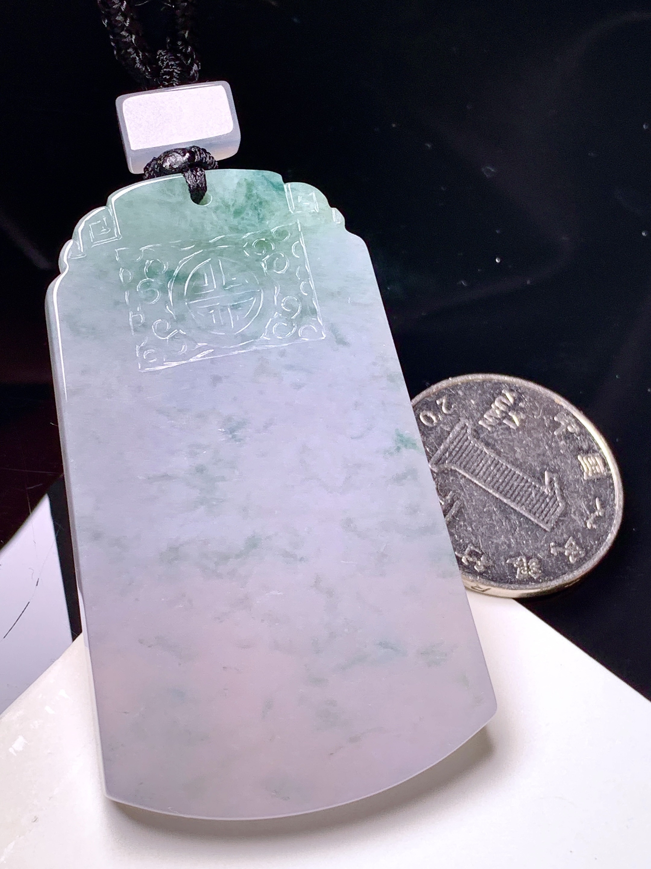 飘绿无事牌吊坠 玉质细腻 色泽艳丽清新 整体尺寸58*35.6*5.3 L1