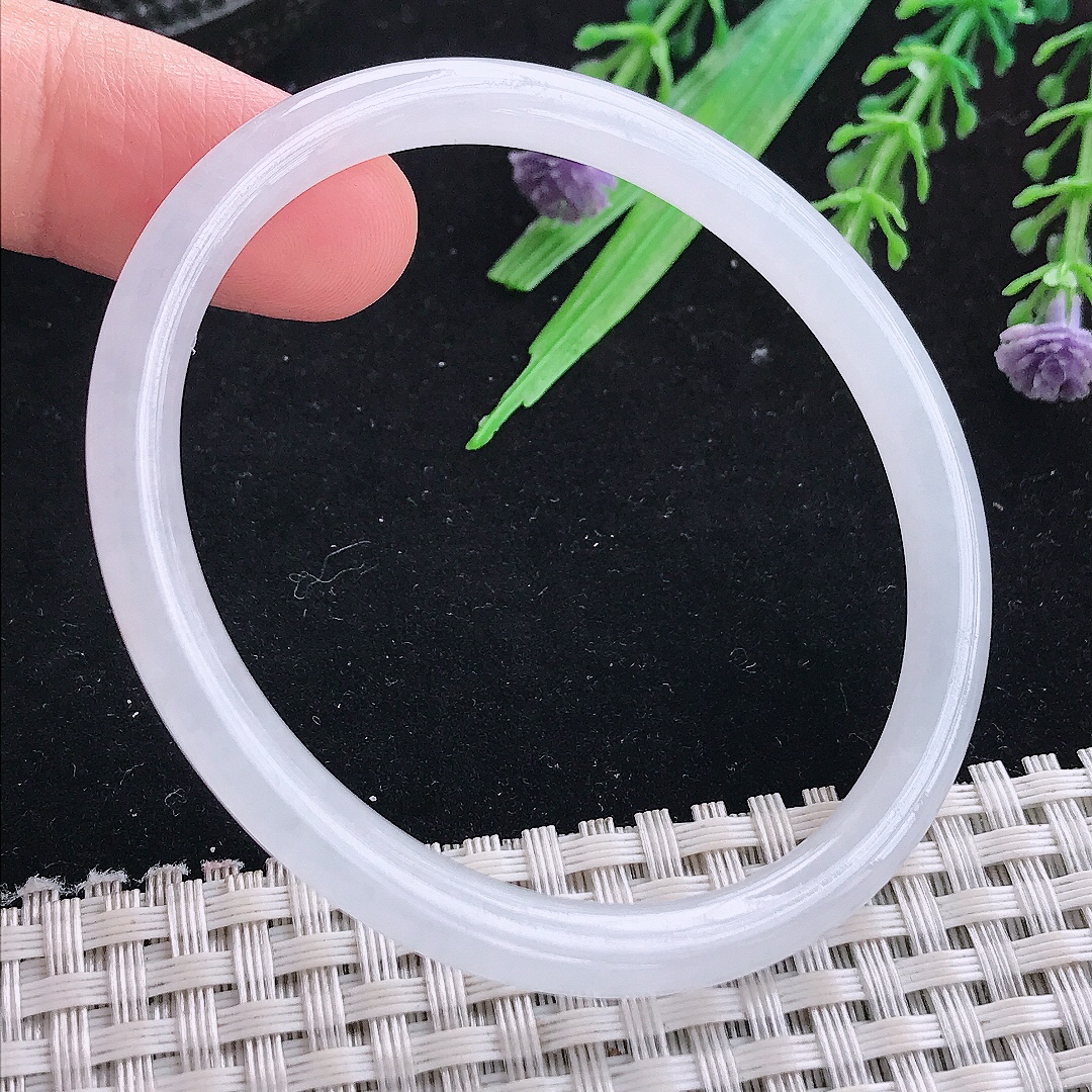 实拍A货翡翠55/49/5.5/6老坑冰润起胶白月光贵妃手镯平安镯叮当镯