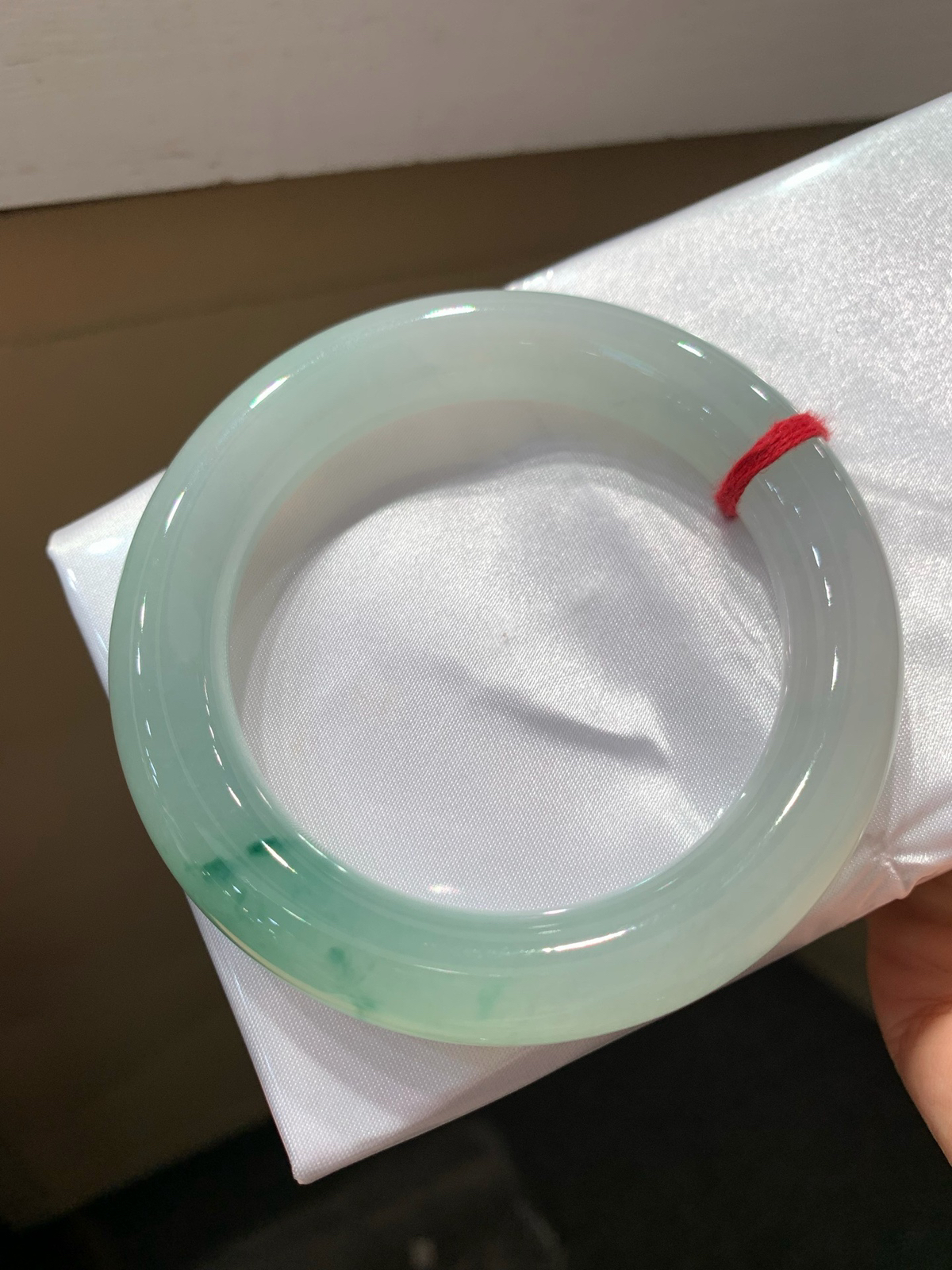 尺寸56.1/11.6，飘花圆条手镯
水润细腻 种老
TG-720-920