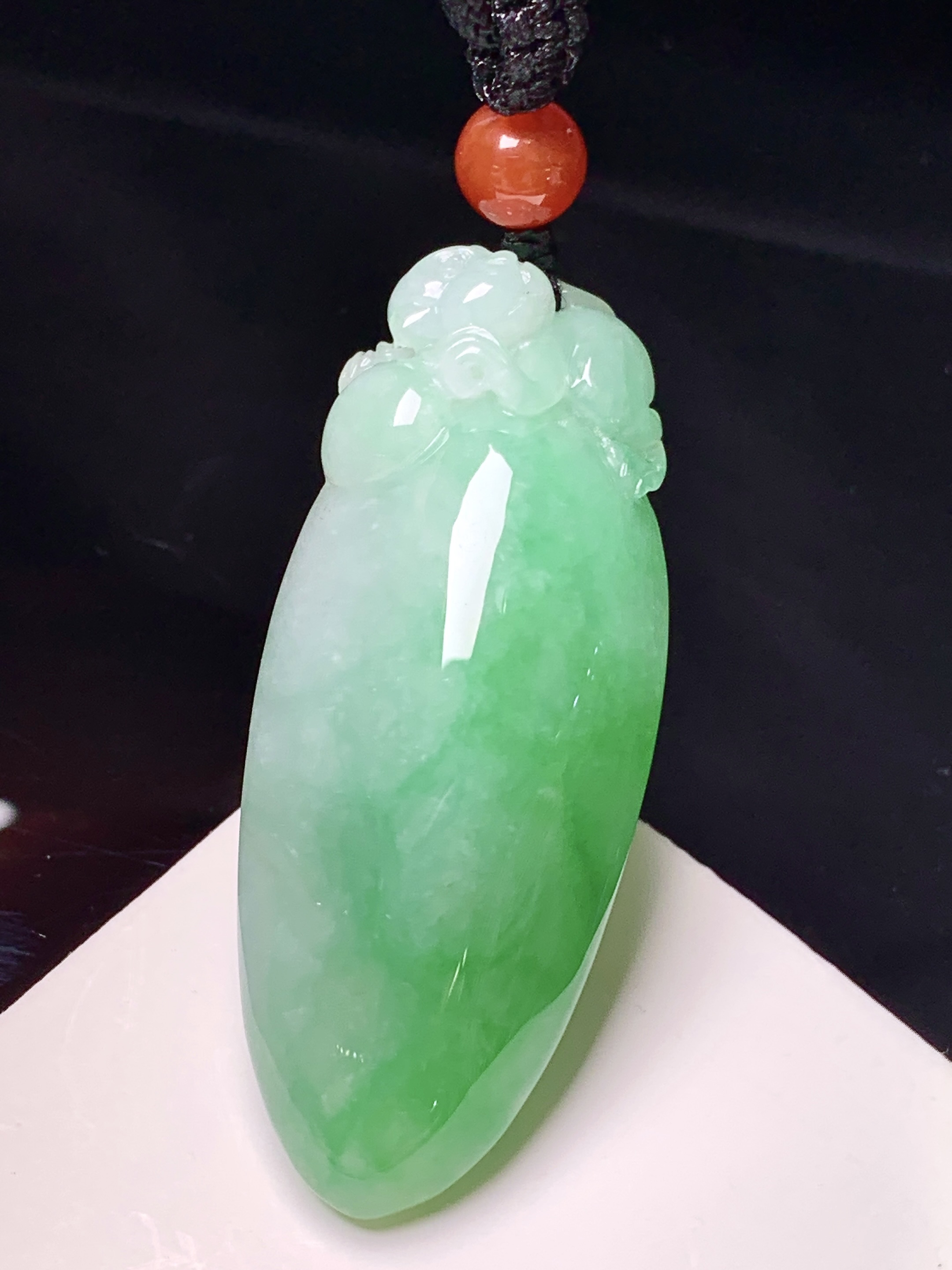 飘绿福瓜吊坠 玉质细腻 色泽艳丽清新 整体尺寸46.5*19*13 c1