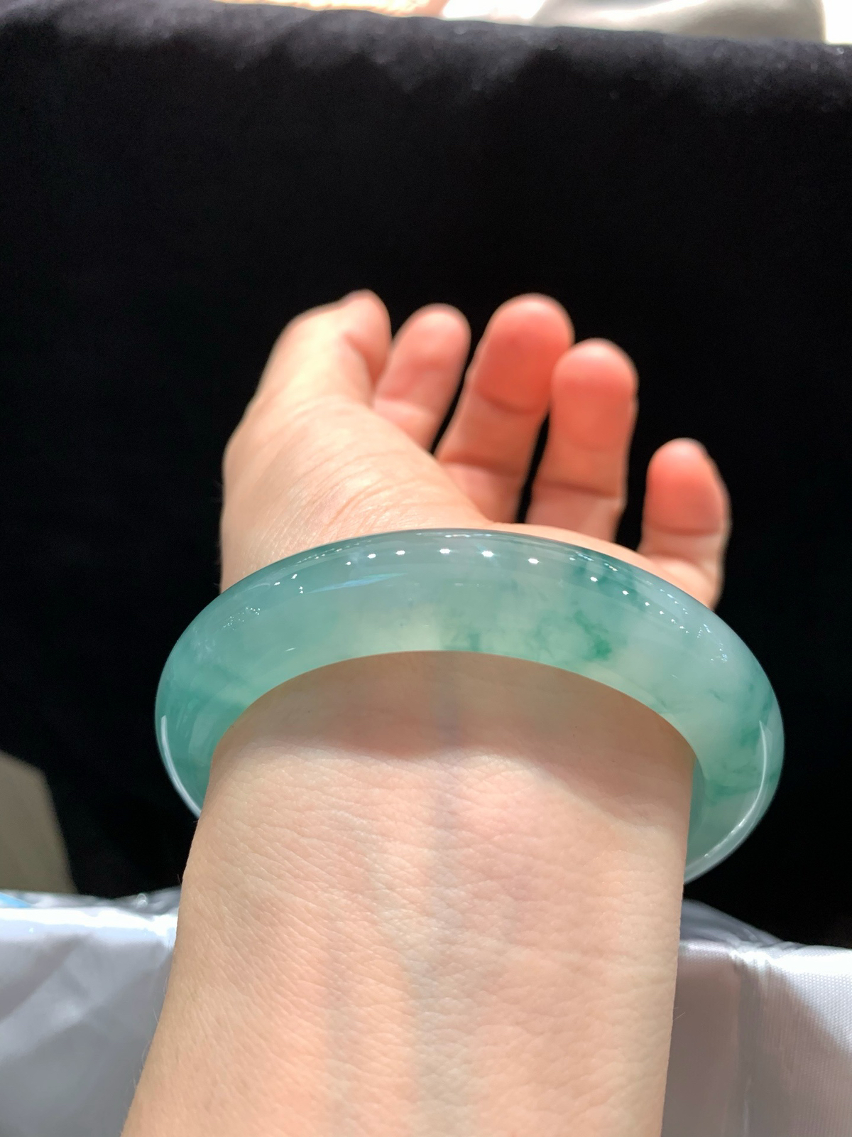 尺寸56.6/12.6/9.4，冰飘花手镯
冰透水润
TG-1445-2000