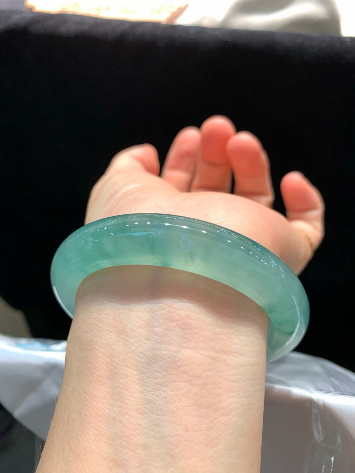 尺寸56.6/12.6/9.4，冰飘花手镯
冰透水润
TG-1445-2000