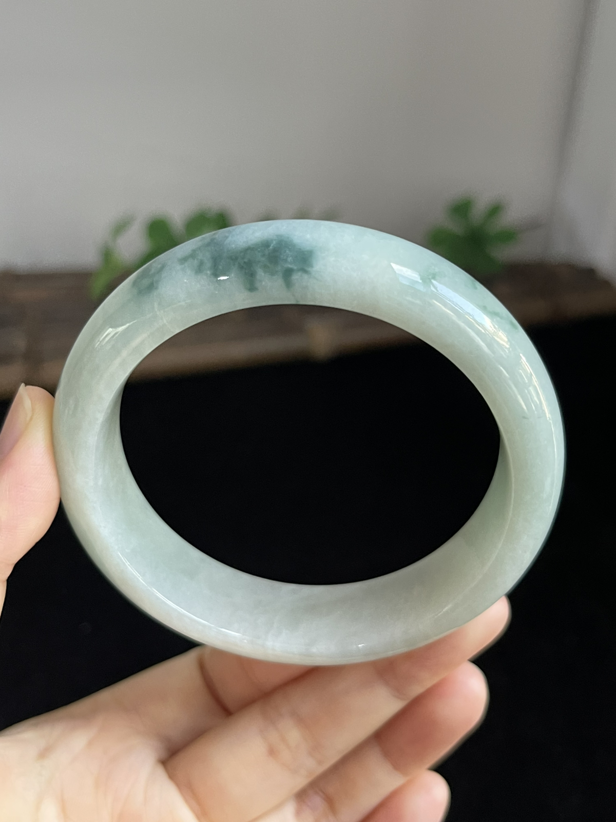 正圈59圈口，翡翠糯化种飘绿手镯