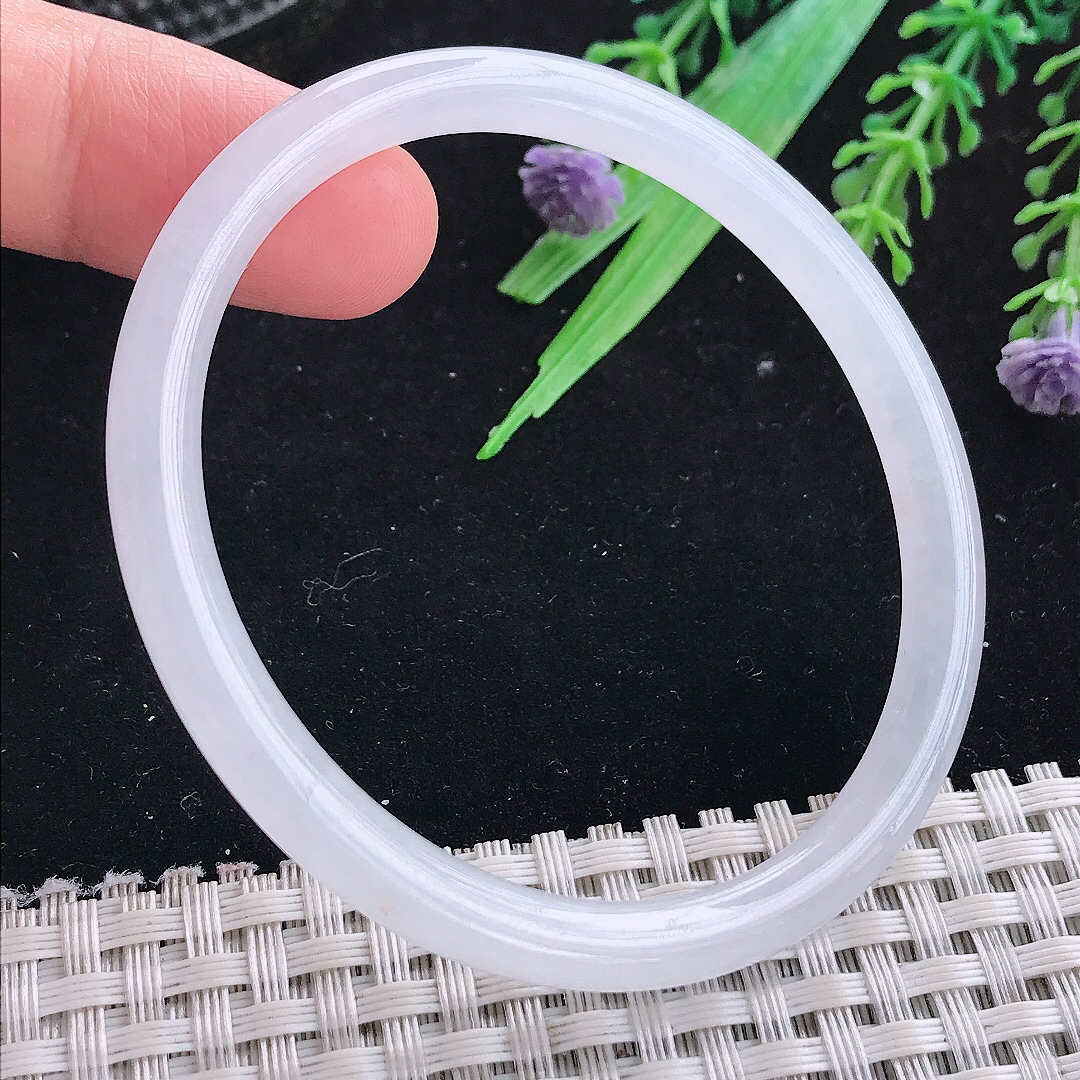实拍A货翡翠55/49/5.5/6老坑冰润起胶白月光贵妃手镯平安镯叮当镯