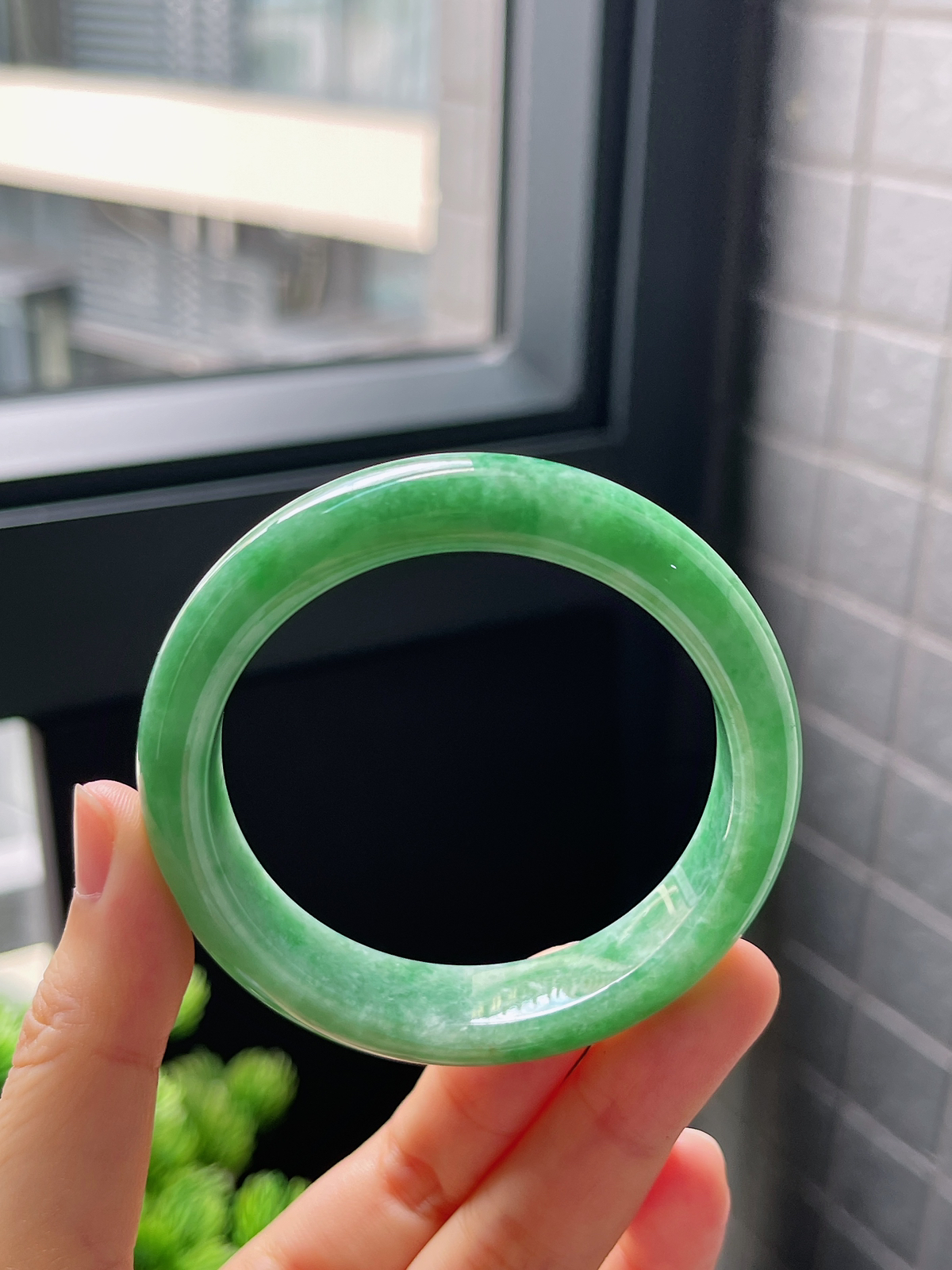 圈口52，糯化满绿正圈小圈口翡翠手镯