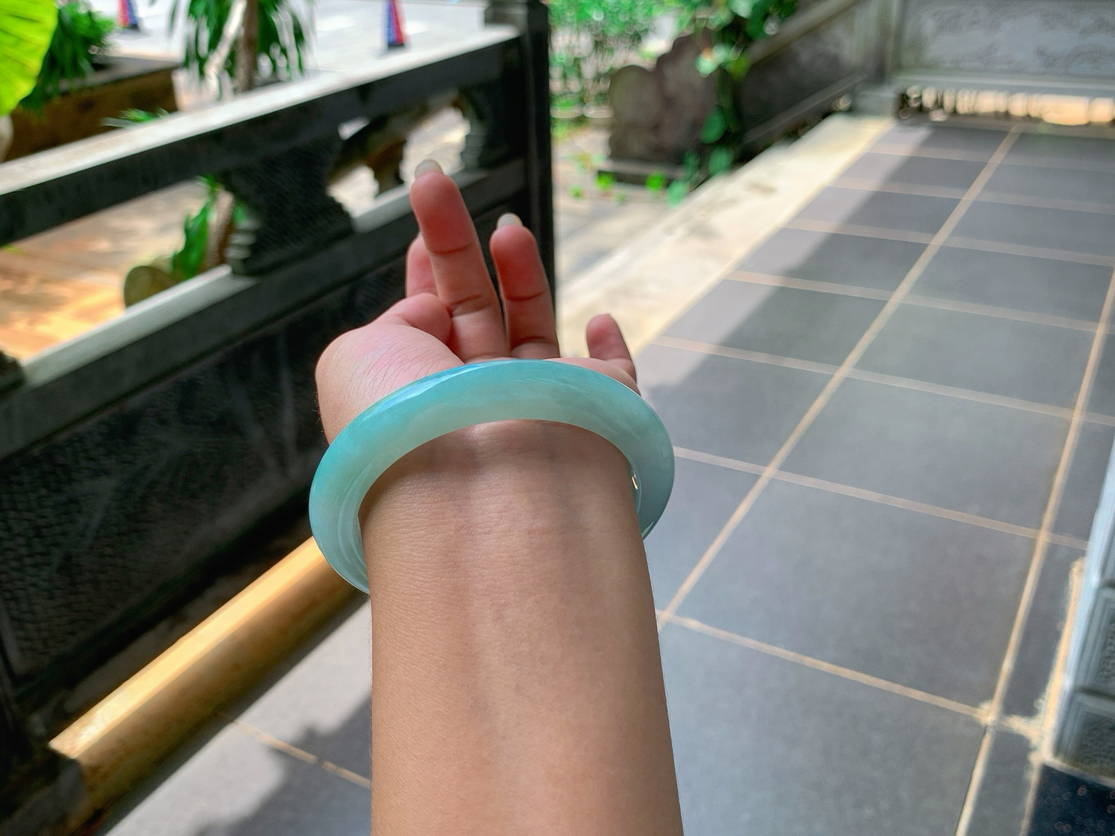 ｜57圈口
冰蓝晴，底子特别的细腻，耐看，透出一股柔和之美，
编号【06-29-10】