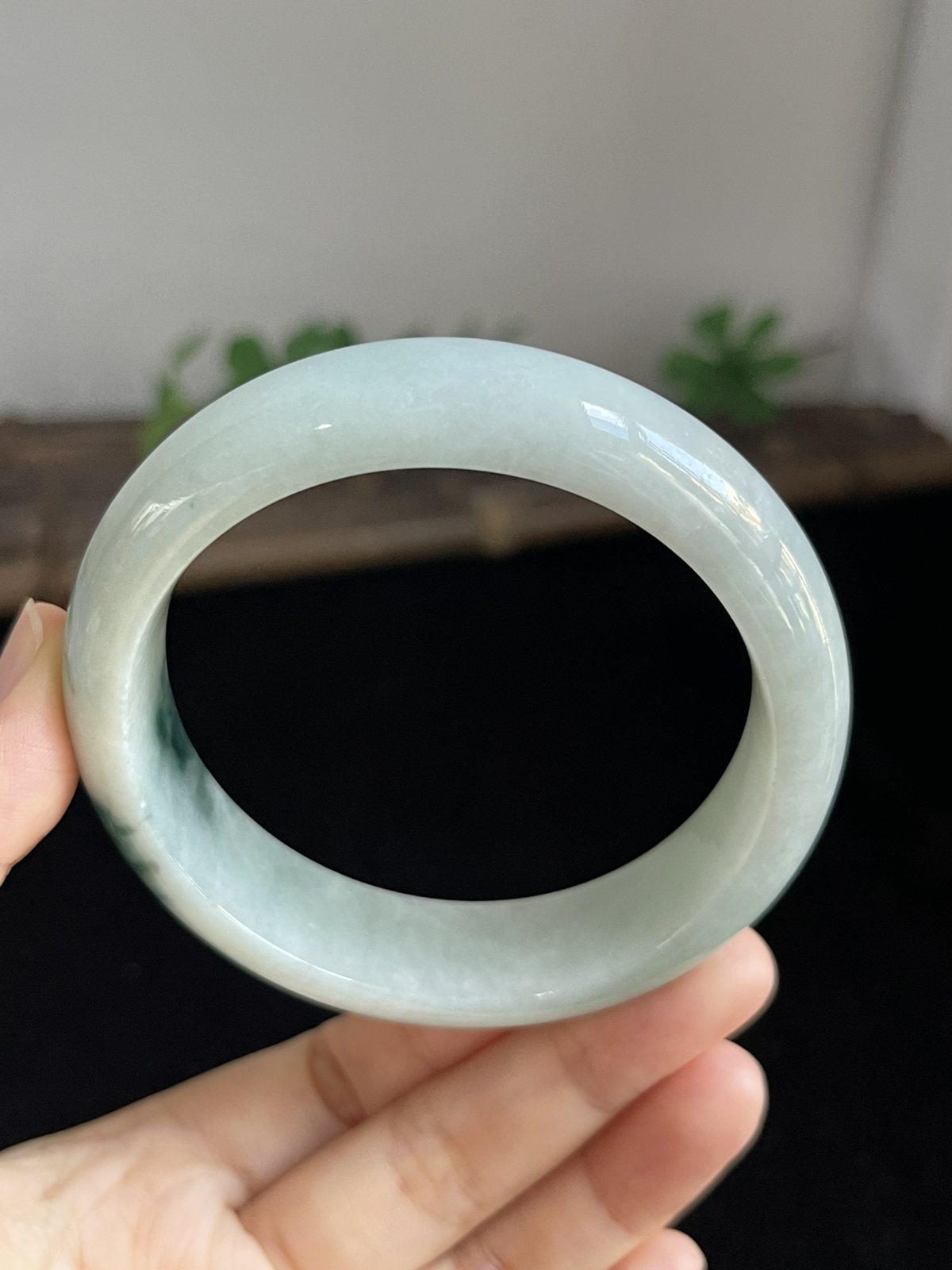 正圈59圈口，翡翠糯化种飘绿手镯