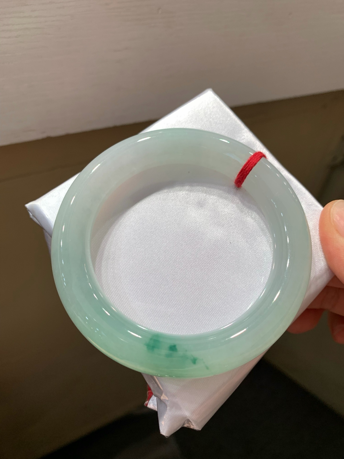 尺寸56.1/11.6，飘花圆条手镯
水润细腻 种老
TG-720-920