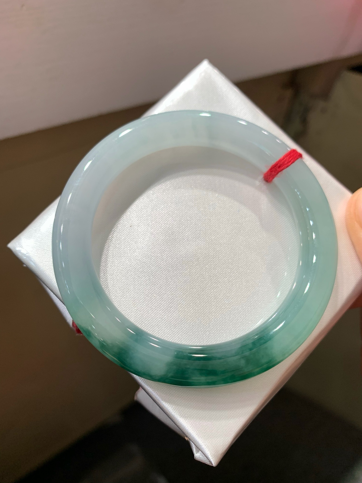 尺寸53.1/9.7，冰飘花圆条手镯
冰透水润 清新甜美