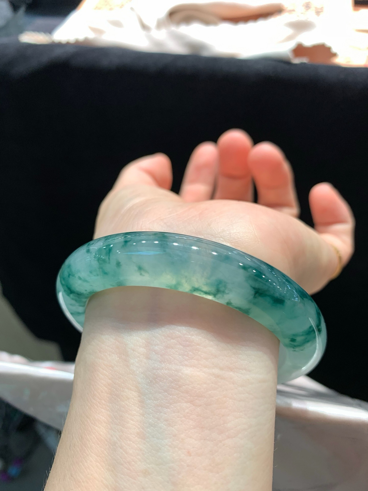 尺寸56.9/12.6/8.8，冰种飘花手镯
种好水足