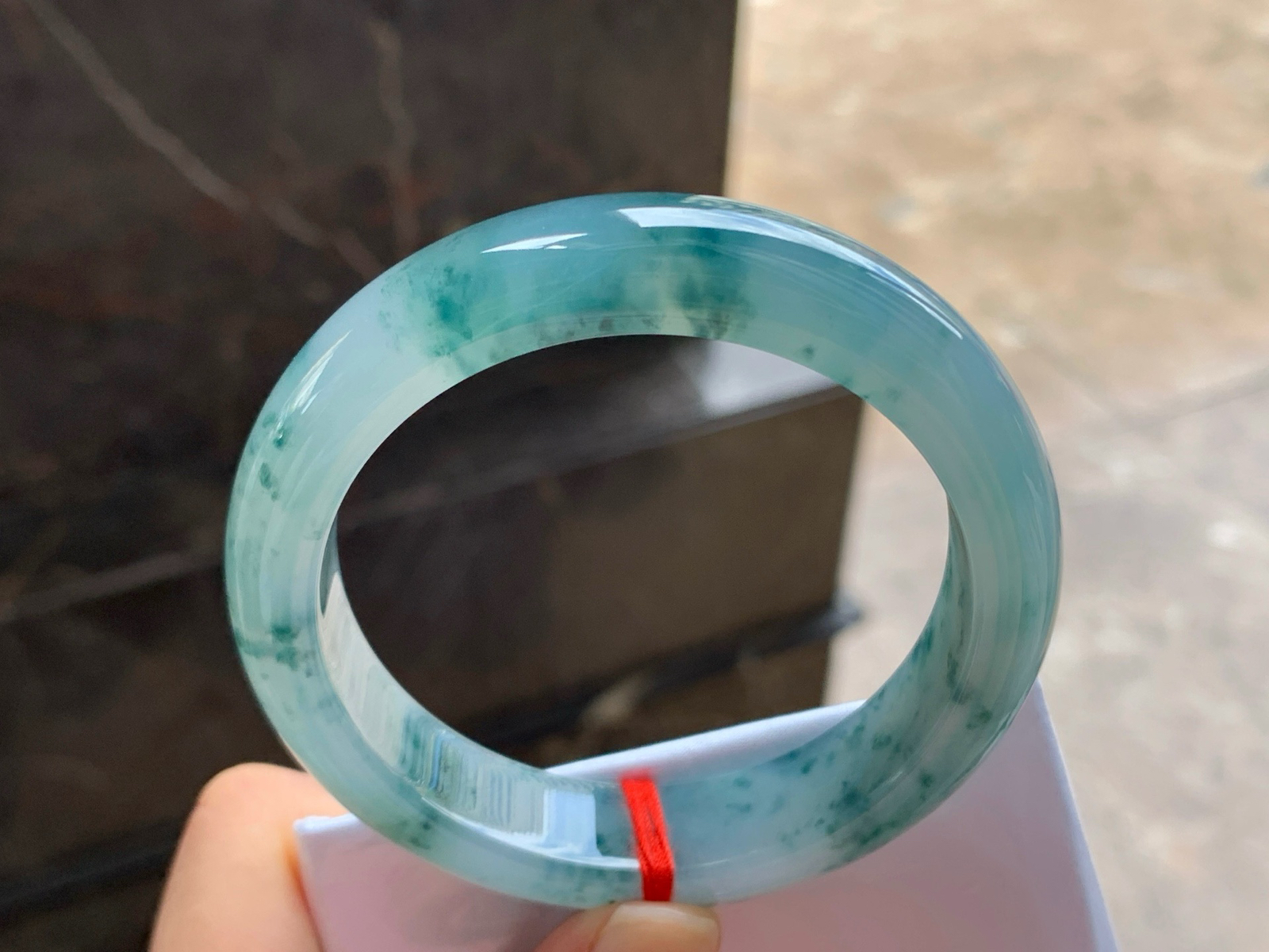 55.5-13.3-8.8
蓝花手镯^_^飘花浓郁