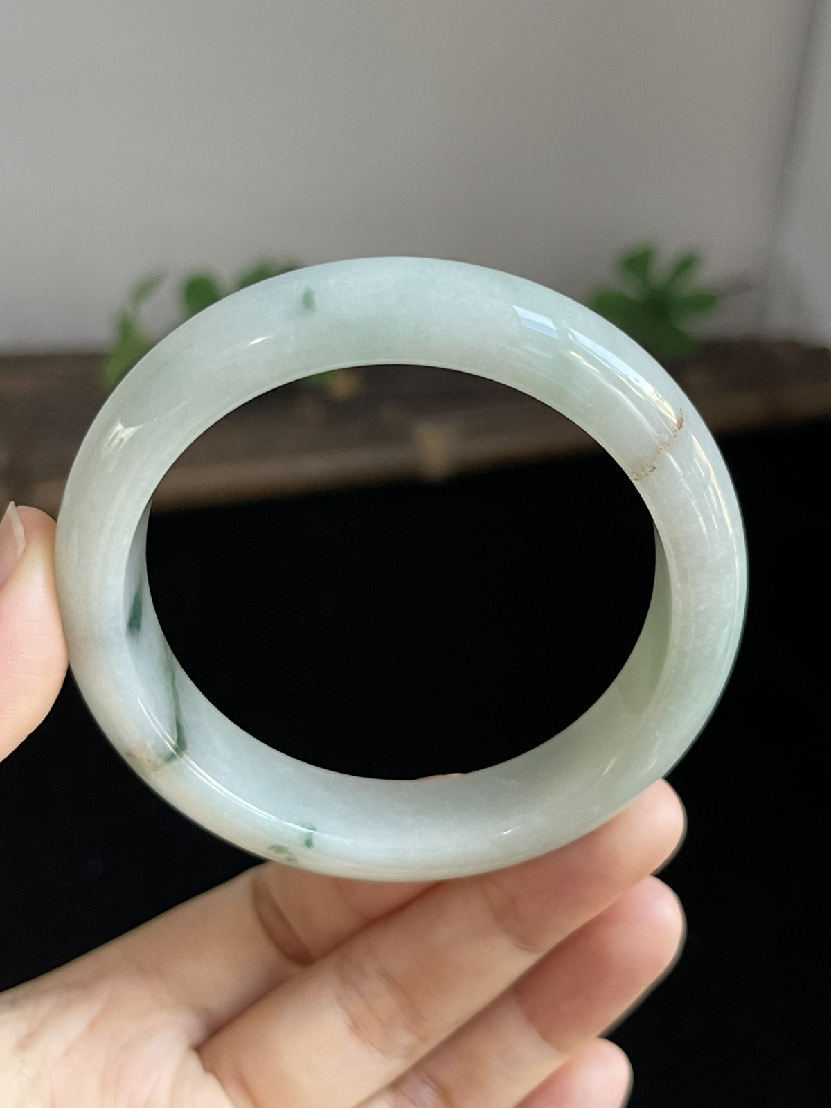正圈55圈口，翡翠糯化种飘绿手镯