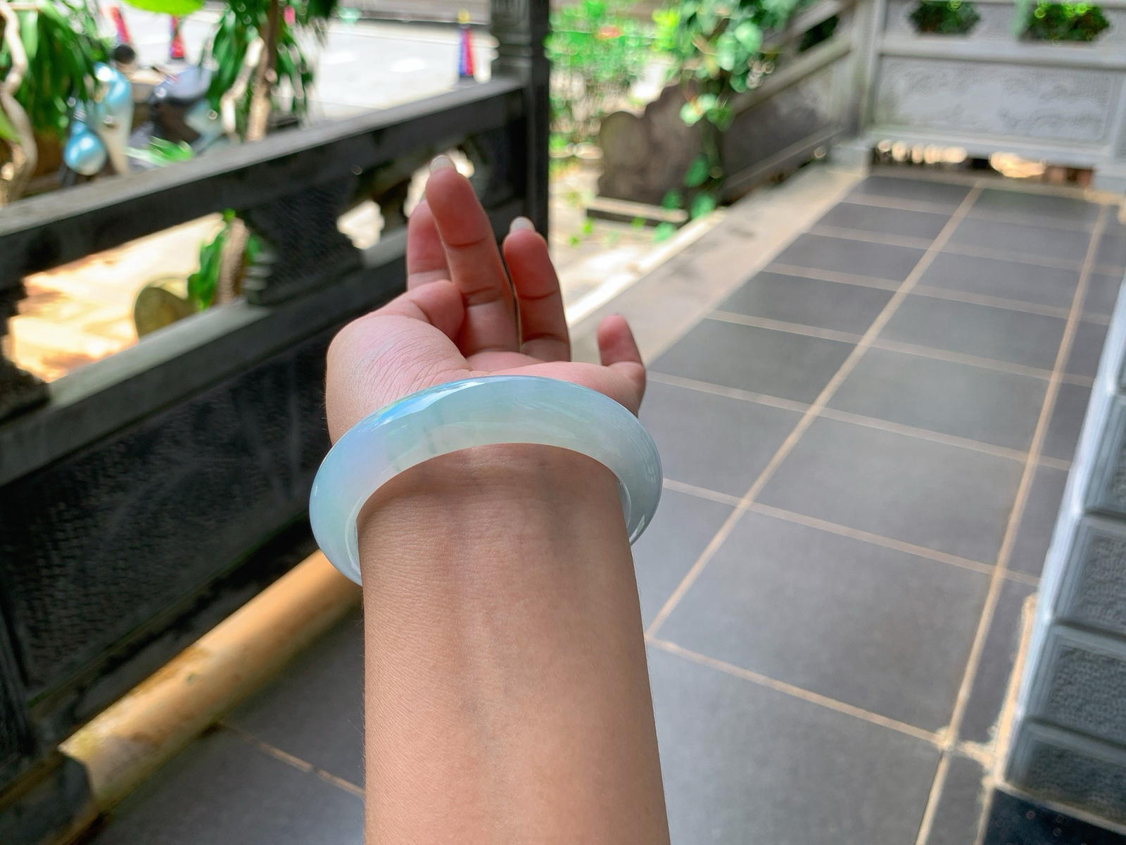 ｜56圈口
冰晴底，色系淡雅清新，底子特别的细腻柔和，微微带点花，飘逸轻盈，
编号【06-30-10】