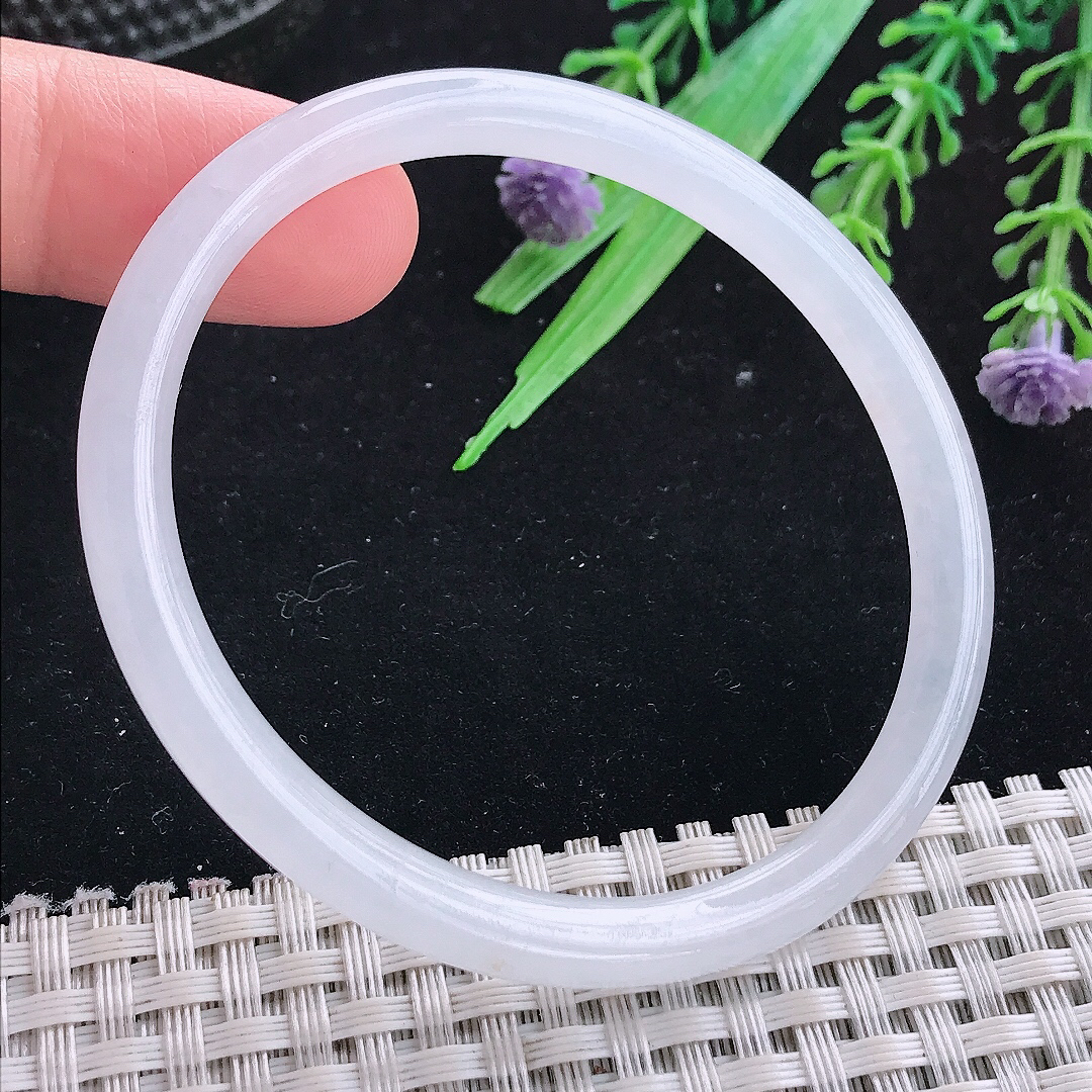 实拍A货翡翠55/49/5.5/6老坑冰润起胶白月光贵妃手镯平安镯叮当镯